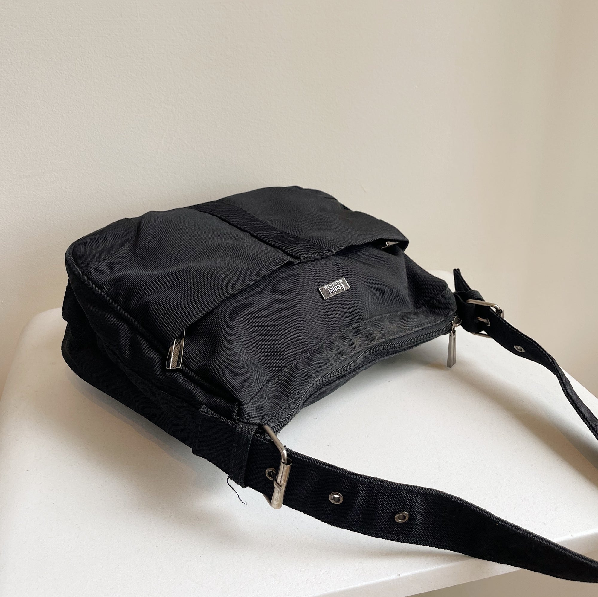 Coal Canvas 00’s Shoulder Bag